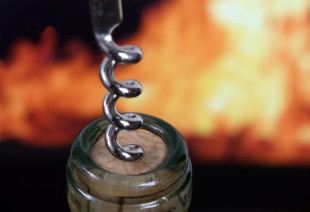 Prawda czy fałsz, czyli jak często tłumaczymy swój pociąg do alkoholu