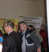 Speckomisja obraduje. Pierwsze szkoły przesłuchane