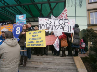 W oświacie wrze. Kolejne protesty szkolnych społeczności