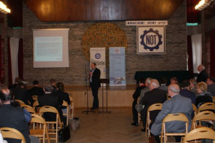 Modernizacja linii kolejowej nr 8 zagrożona? Mimo trudności podobno nie