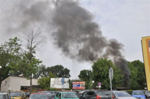 Kłęby dymu nad centrum Radomia. Podpalenie na ul. Staszica (aktualizacja, zdjęcia)