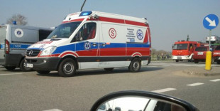 Wypadek na Wolanowskiej, kobieta utknęła w samochodzie