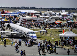 Stoiska na Air Show w Radomiu. Kolejne przetargi