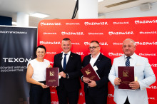 Od prawej, radna Magdalena Nowacka, wicemarszałek Rafał Rajkowski, przedstawiciel firmy Texom i dyrektor ośrodka Norbert  Barszczewski 