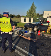 Jeden wypadek, dwie ofiary śmiertelne. Motocyklista i pasażerka Nissana