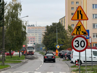 Zrywanie asfaltu na Rapackiego i Królowej Jadwigi [ZDJĘCIA]