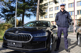 Nowe nieoznakowane radiowozy przekazane policji w Radomiu [FOTO]