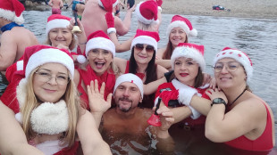 Mikołajki Radomskich Morsów w zalewie na Borkach  [FOTO]