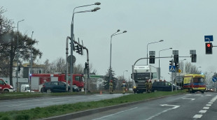 Zderzenie na newralgicznym skrzyżowaniu. Ogromne korki