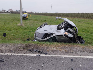 O krok od tragedii na drodze. Interweniował śmigłowiec Lotniczego Pogotowia Ratunkowego