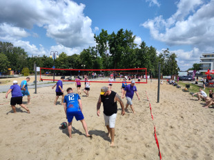 Siatkówka plażowa nad zalewem na Borkach