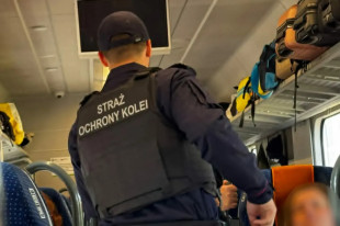 Awantura w pociągu PKP Intercity. Agresywny pasażer zakuty w kajdanki na stacji Radom Główny