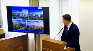 Sekretarz Rafał Górski referuje ws. inwestycji przy ul. Kozienickiej