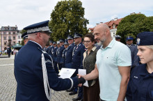 Święto Policji w Radomiu. Były kwiaty, odznaczenia i awanse