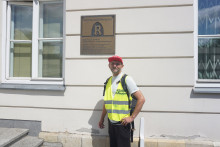 #300kmDoPremiera. Piotr Wróbel idzie w słusznej sprawie
