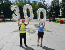 #300kmDoPremiera. Piotr Wróbel idzie w słusznej sprawie
