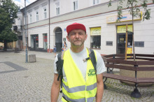 #300kmDoPremiera. Piotr Wróbel idzie w słusznej sprawie