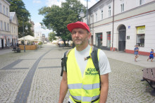 #300kmDoPremiera. Piotr Wróbel idzie w słusznej sprawie