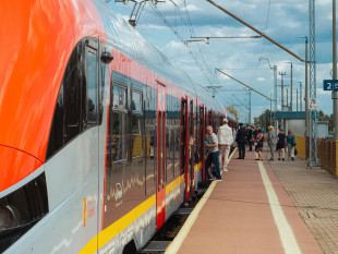 Spore zainteresowanie posażerów nowym połączeniem kolejowym Radomia z Łodzią