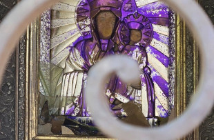 Zdewastowana kapliczka przy ul. Słowackiego w Radomiu