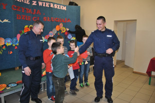 ''VIPy czytają, dzieci słuchają''