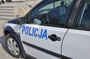 Groził policjantom siekierą