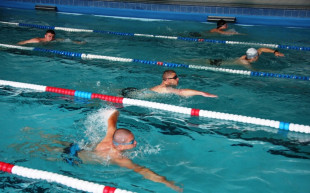 Policyjni ''wodniacy'' szkolili się na pływalni w 42. Bazie Lotnictwa Szkolnego