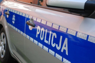 Zderzenie trzech pojazdów. Dwie osoby w szpitalu