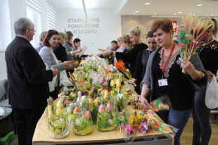 Jaja, koguciki i zajączki... Świątecznie w Starostwie Powiatowym