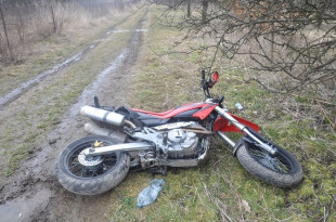 Uciekał przed patrolem, chciał przejechać i zwyzywał policjantów. Bo nie miał prawa jazdy