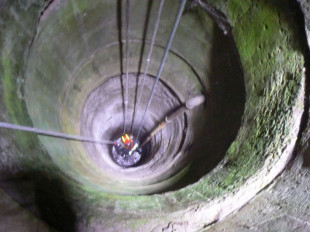 Makabryczne odkrycie. Mężczyzna zamarzł w studni