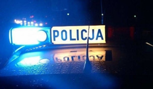 Mężczyzna leżał na jezdni. Zginął pod kołami samochodu