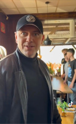 Prezydent Nawrocki na kebabie w Wolanowie