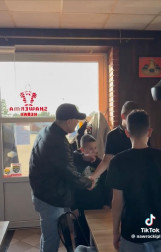 Prezydent Nawrocki na kebabie w Wolanowie