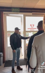 Prezydent Nawrocki na kebabie w Wolanowie