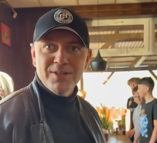 Prezydent Nawrocki na kebabie i meczu w Wolanowie [ZDJĘCIA]