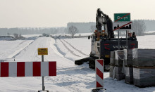 Budowa mostu nad Radomką