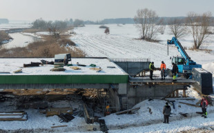 Rośnie most na Radomce. Mróz i śnieg nie storpedowały terminów inwestycji