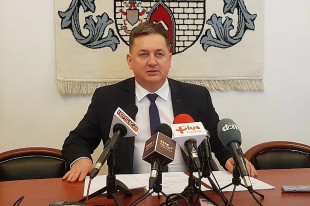 Dariusz Wójcik jako przewodniczący Rady Miejskiej