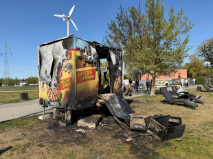 Pożary. Nad zalewem na Borkach spłonął food truck. Dwie osoby poparzone w szpitalu [FOTO]