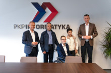 Dominik Hołuj w siedzibie Polskich Kolei Państwowych