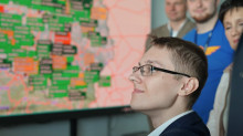 Dominik Hołuj w siedzibie Polskich Kolei Państwowych