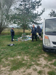 Udana akcja PZW Radom. Sprzątali nadbrzeża Zalewu Domaniów