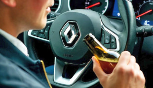 Pił za kierownicą przewożąc własne dzieci!