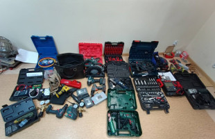 Wyłamali okno i kradli. Wpadli razem z paserem [FOTO]