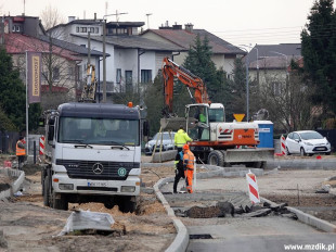 Przebudowa ulicy Idalińskiej mocno zaawansowana. Widać już pierwsze efekty [FOTO]
