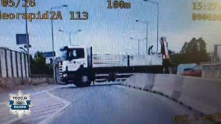 Prawdziwy mistrz kierownicy w Radomiu. Zawrócił na wiadukcie. Jak on to zrobił?! [FOTO]