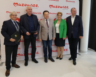 Po podpisaniu umowy samorządowcy i kontrahenci