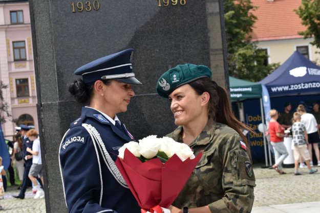 Święto Policji w Radomiu. Były kwiaty, odznaczenia i awanse