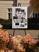Pamięć o ks. Romanie Kotlarzu w nowej odsłonie. Deskal, wystawa i spotkanie historyczno-artystyczne